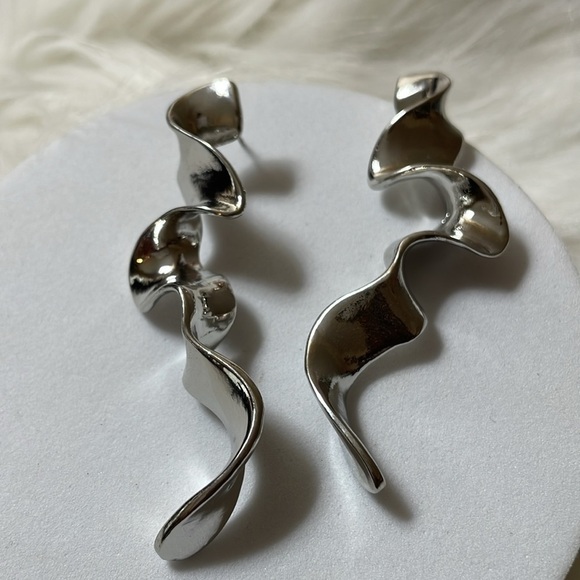 Akira Silver Twist And Turn Drop Earrings - Picture 5 of 9